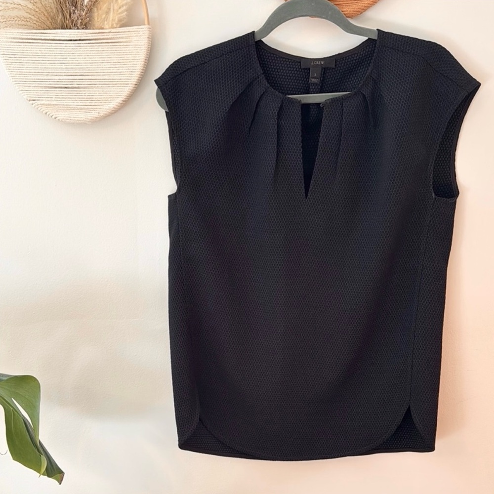 J. Crew Black Honeycomb Sleeveless Splitneck Top Size 2